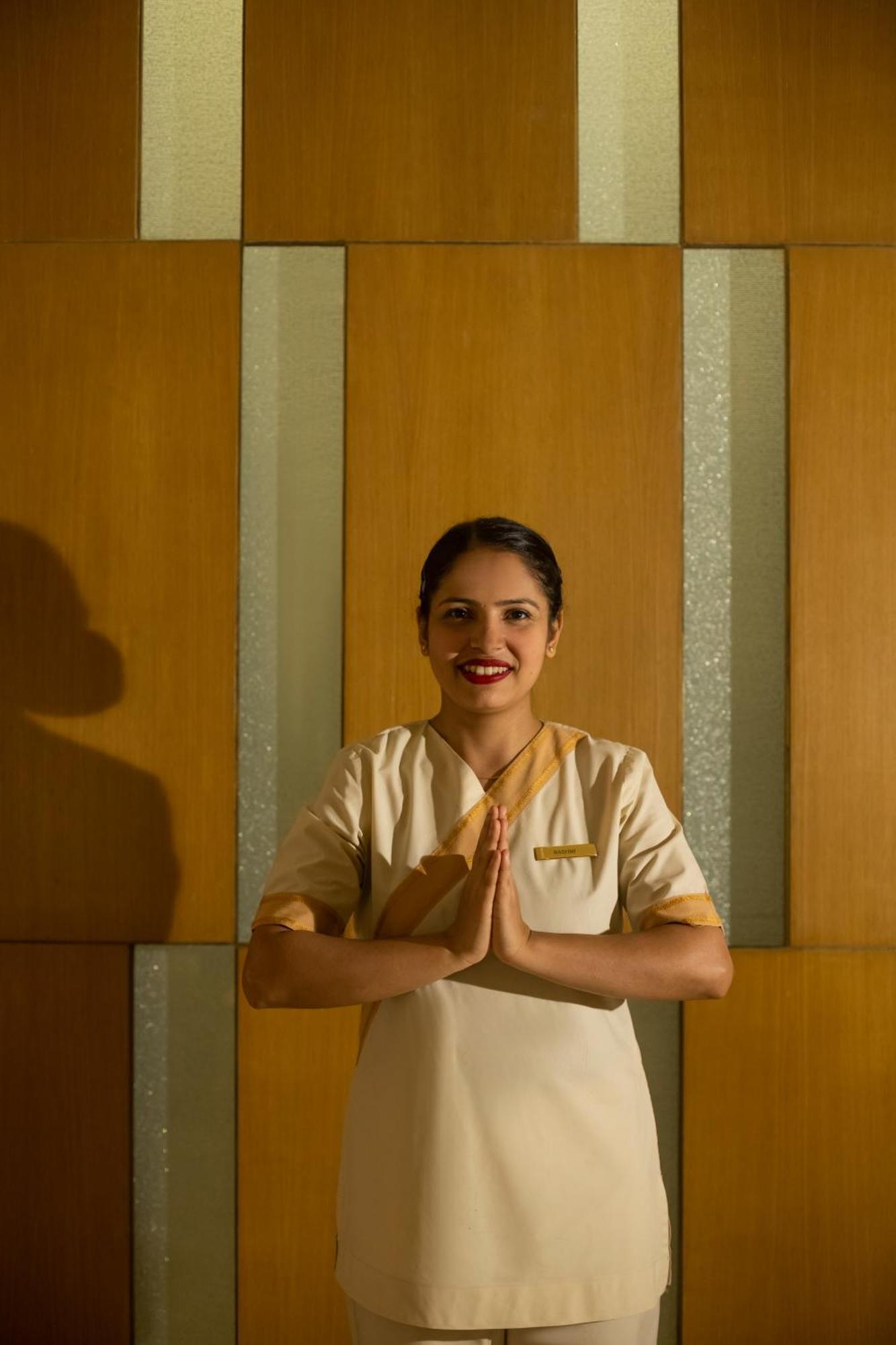 Hotel Trident Nariman Point Bombay Exterior foto A hotel employee in India