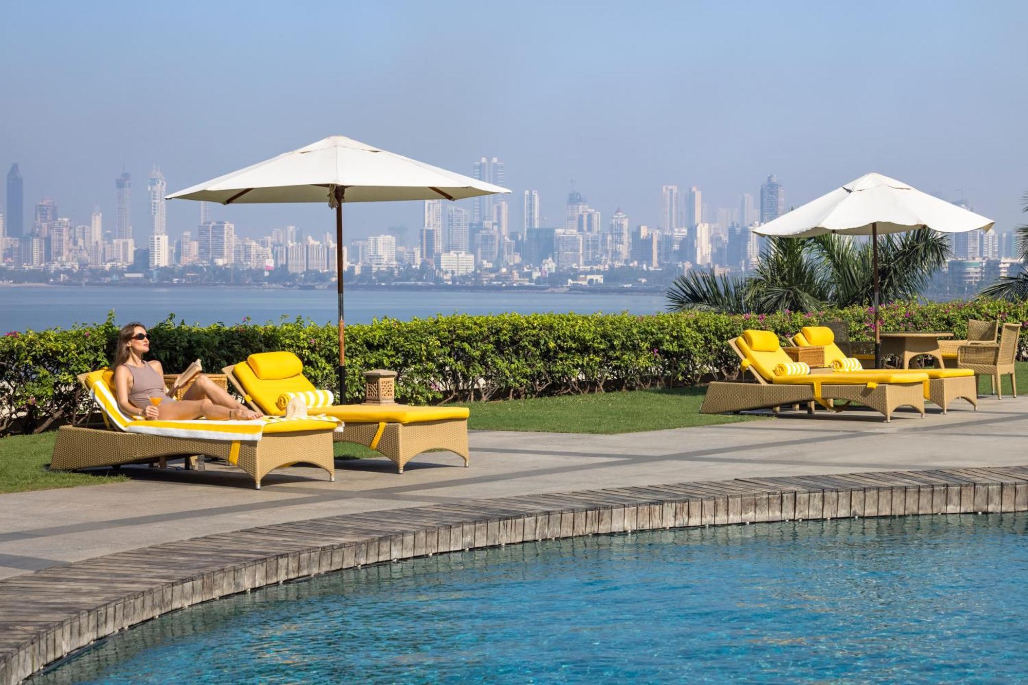 Hotel Trident Nariman Point Bombay Exterior foto Pool at the Taj Mahal Palace