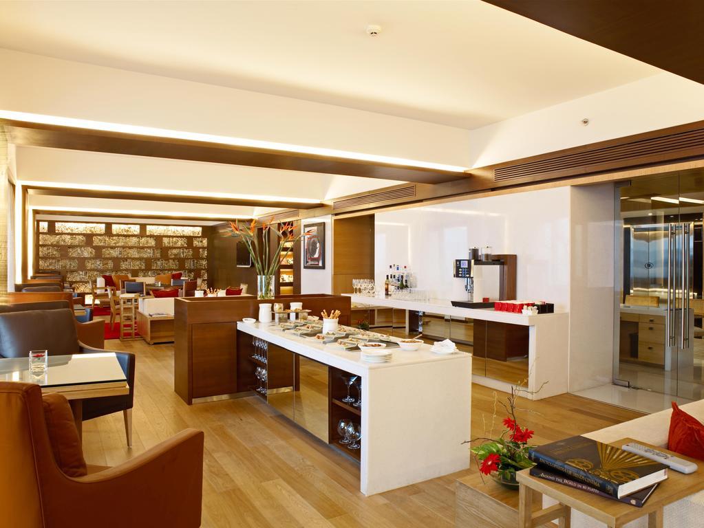 Hotel Trident Nariman Point Bombay Exterior foto The lounge at Mumbai airport