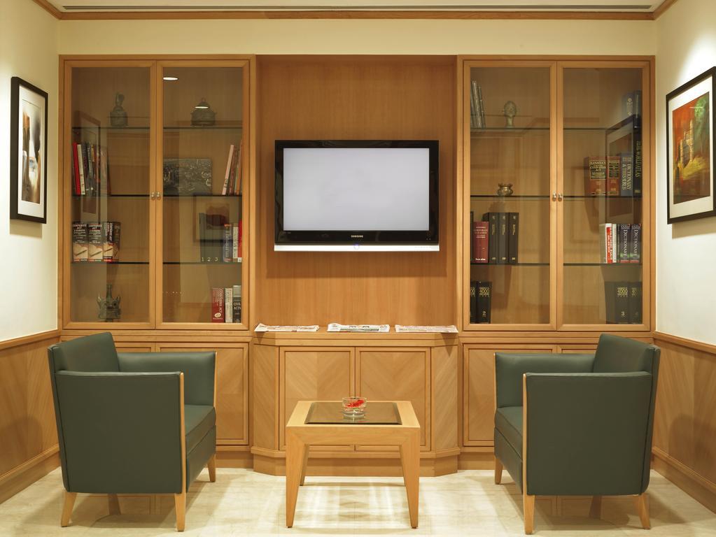 Hotel Trident Nariman Point Bombay Exterior foto A waiting room at a hospital