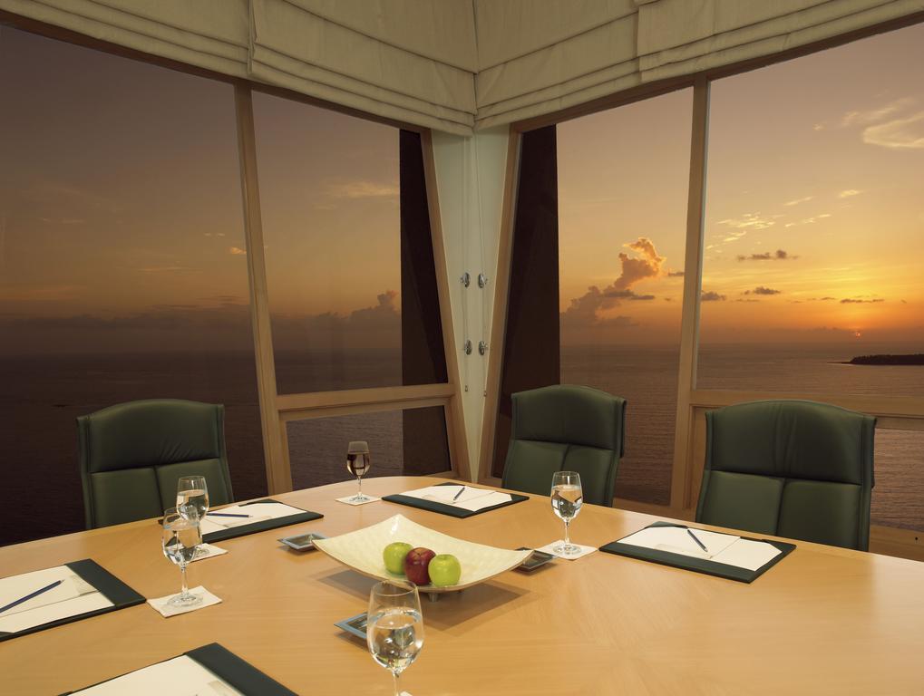 Hotel Trident Nariman Point Bombay Exterior foto Boardroom at the 101 Tower