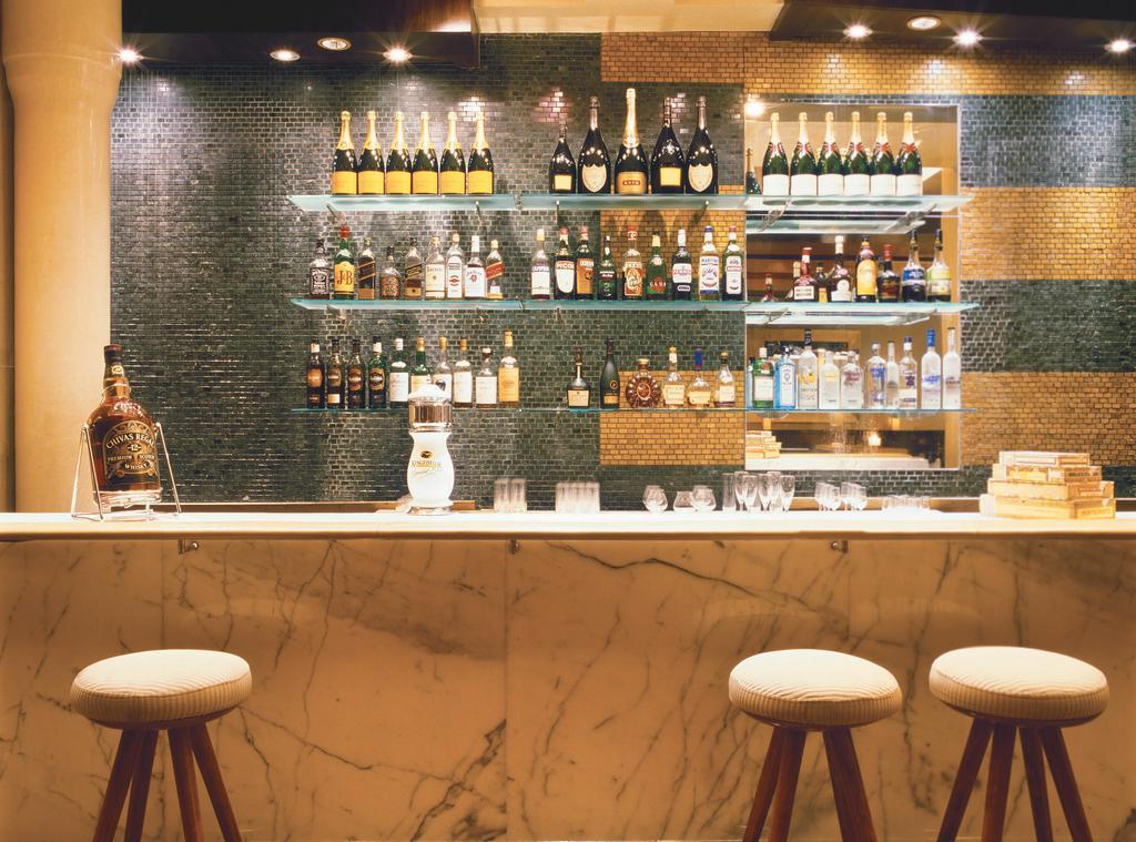 Hotel Trident Nariman Point Bombay Exterior foto A bar
